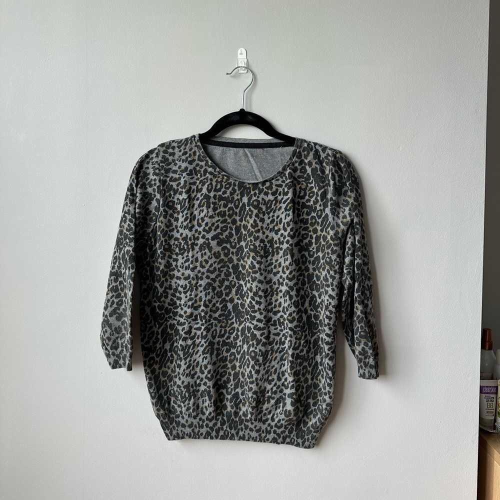 A leopard print top 🩶